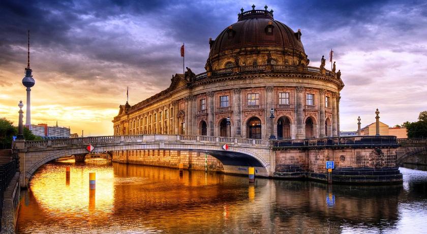 베를린 Holiday 33 Apartments EFG Schönhauser Allee mit Balkon (Holiday 33 Apartments EFG Schonhauser Allee mit Balkon) 3성급 게스트하우스 수영장