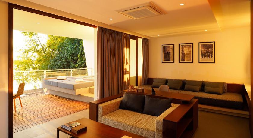 Image of Riverfront Suite 7