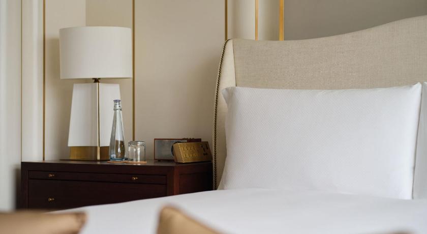 Image of Luxury King Room 9