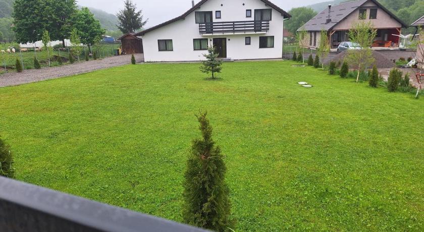 Hillside Chalet