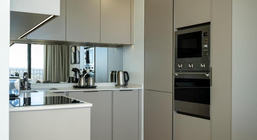One Rosebank Executive Apartment Hotel - image 5