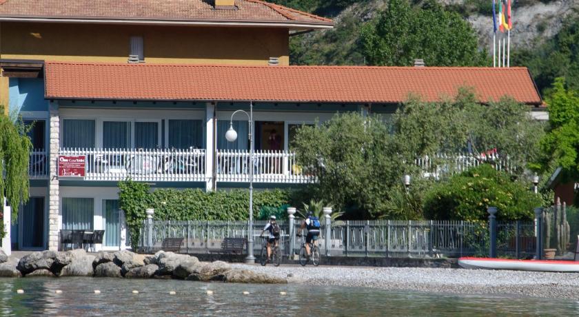 Casa Toblini al Lago on the beach photo