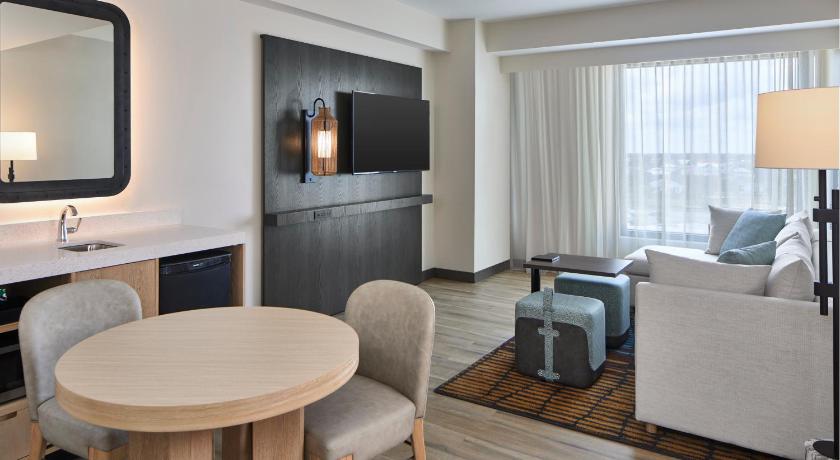 Image of 2 Queen Deluxe Suite 0