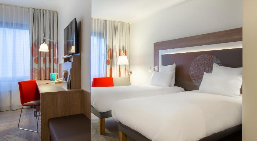 Afbeelding van Executive Room with twin beds and sofa 1