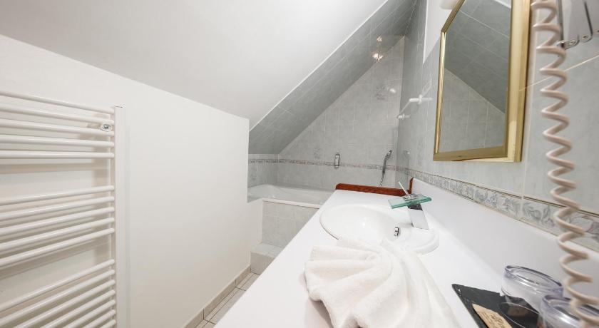 Image of Superior Triple Room 2