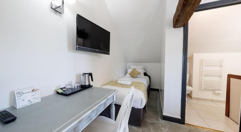 Image of Superior Triple Room 9