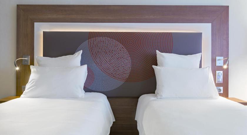 Afbeelding van Executive Room with twin beds and sofa 6