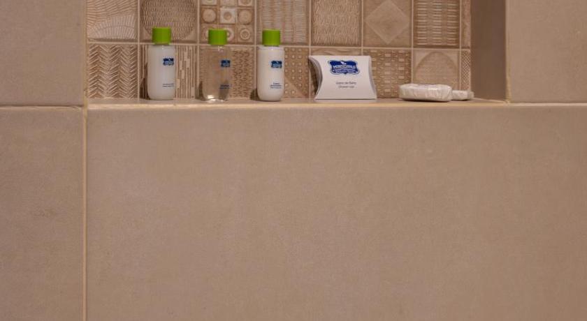 Image of Superior Triple Room 11