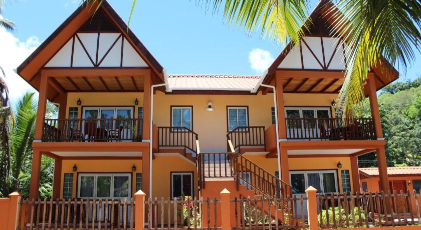 BOOK >> Green Blue Beach House in Seychelles Islands, Seychelles