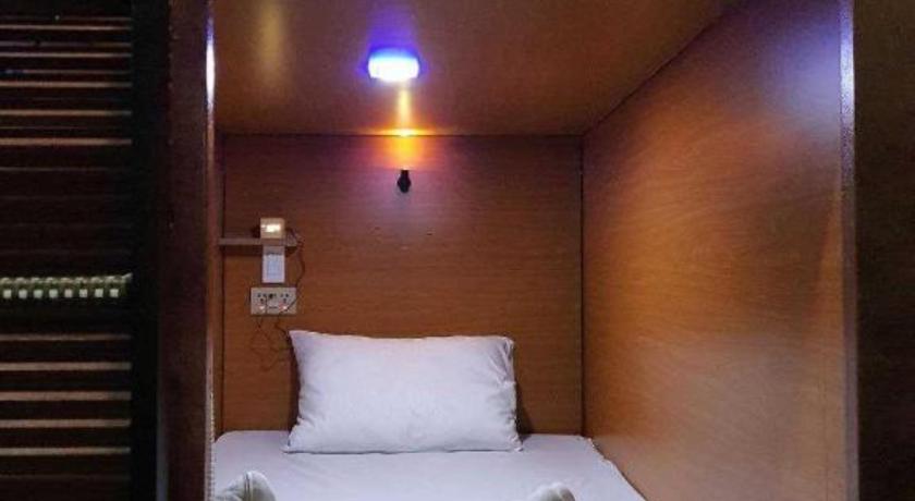 Cebu Papabo Backpackers Mactan 5-Star Hotel lobby