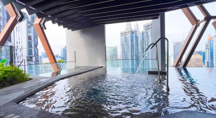 Scarletz Suite KLCC by Light House - image 9