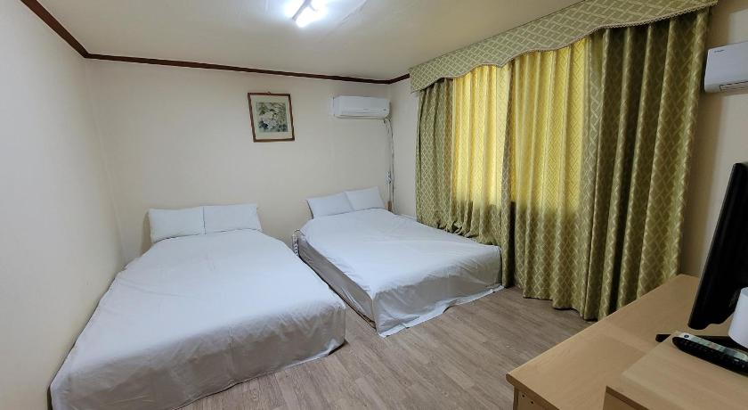 Image of Korean-Style Family Room 0