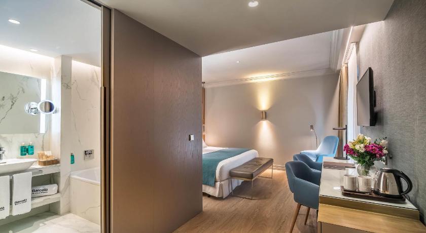 Image of Family Room (2 Adults + 2 Children) 1
