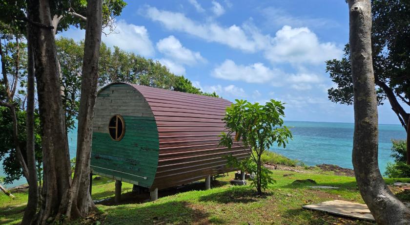 Image of Castaway Room with Twin Bed 8