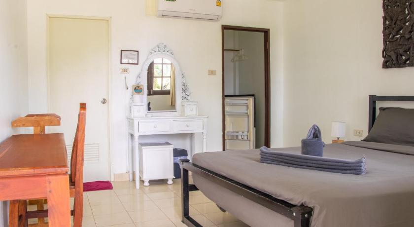 Image of Deluxe Ocean View King 9