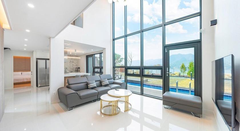 堤川 Jecheon The Shine Cheongpung 3星级 民宿 大堂