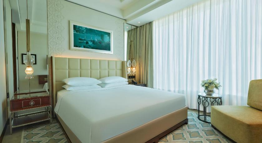 Image of 1 King Bed With Sea View 4