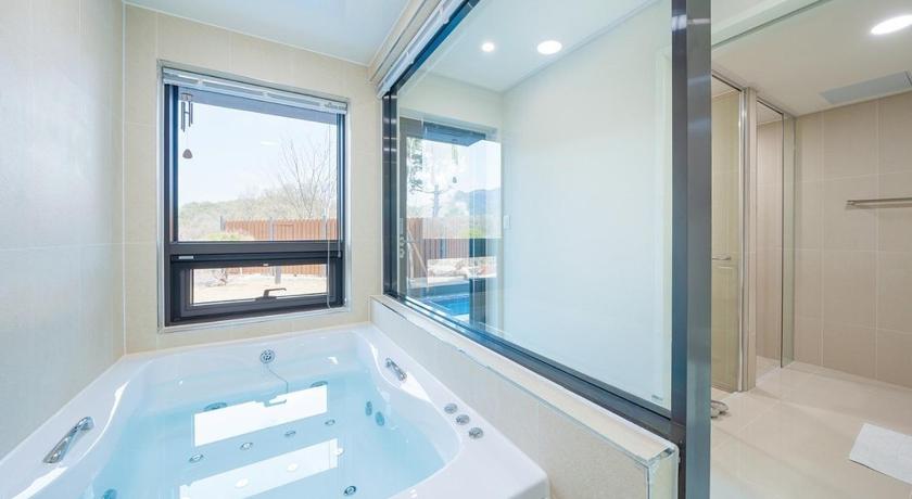 堤川 Jecheon The Shine Cheongpung 3星级 民宿 大堂