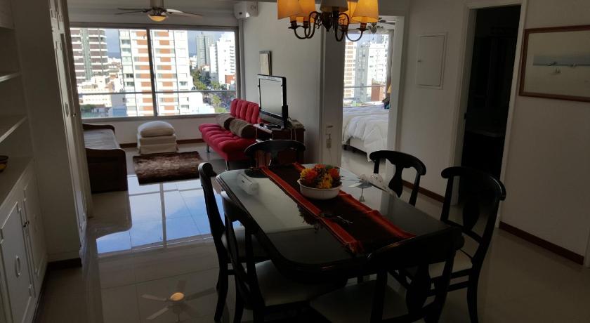 Apto 1113, Piso 11 Santos Dumont Excelente vista al mar Punta del Este — Hotel in Punta Del Este