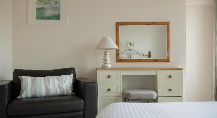 Image of Standard Family Room 14