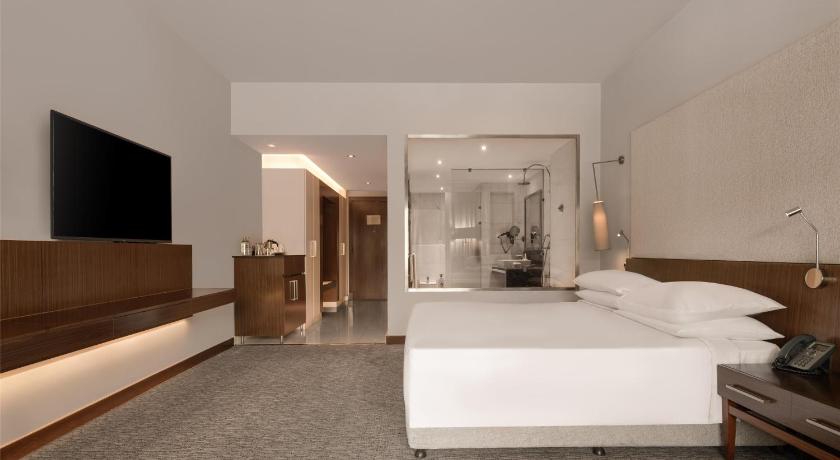 Image of Deluxe Pool 1 King, Terrace, Direct Pool Access 4