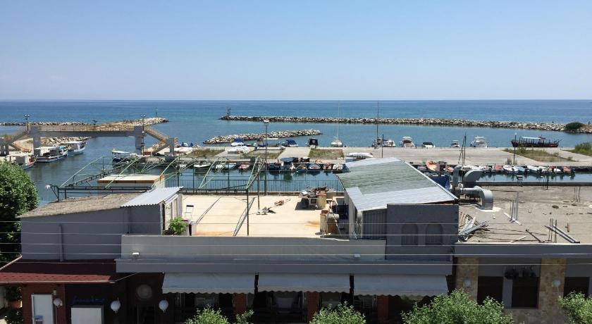 Protea's Seacret Sea View Studios photo