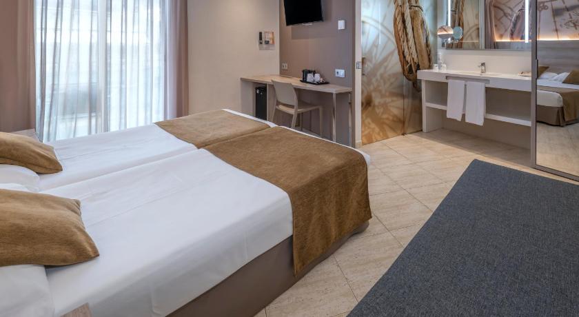 Szoba kétszemélyes vagy 2 külön ággyal és kilátással a tengerre (Double or Twin Room with Sea View) fotója 8