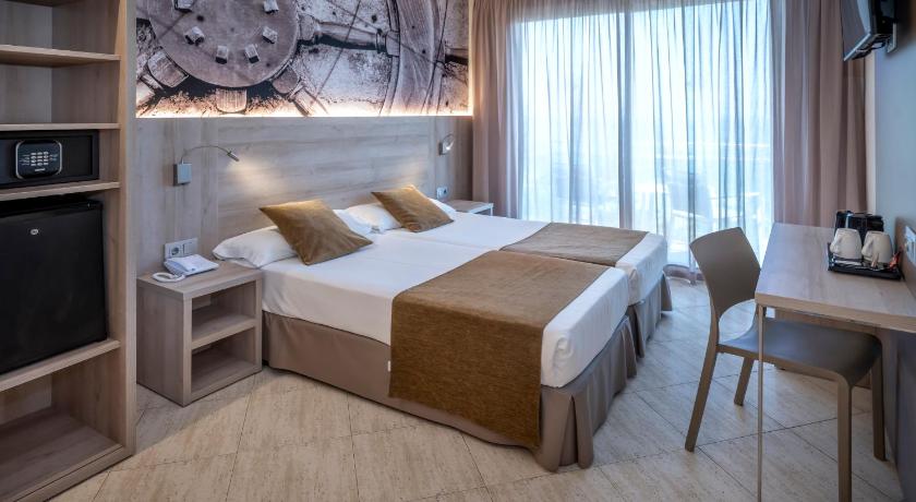 Szoba kétszemélyes ággyal vagy 2 külön ággyal (Double or Twin Room) fotója 1