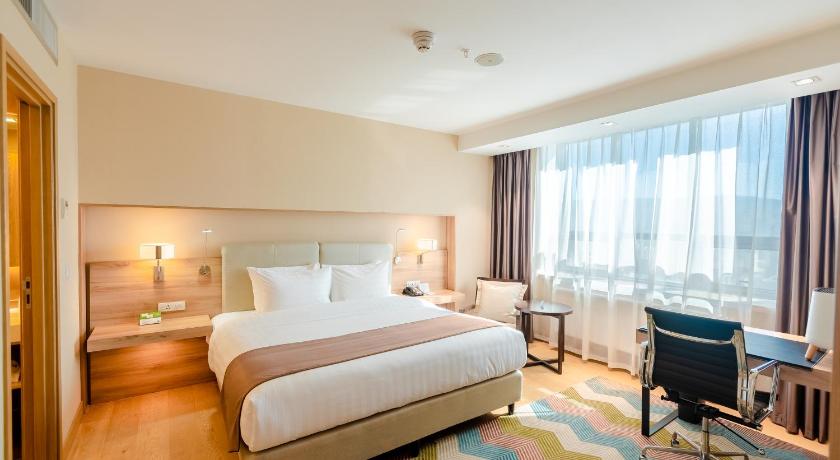 Image of King Bed Suite With Sofa Non-Smoking 0