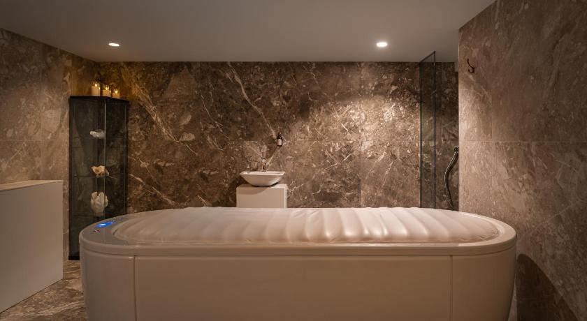 Cascais Longevity Senses - Cascais Boutique Hotel - Adults Only 5-Star Hotel room