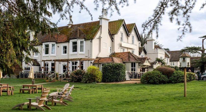 沃尔弗斯登 Worplesdon Place Hotel 3星级 酒店 外观