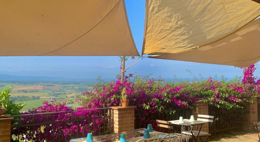 Casa Cerboneschi B&B in a medieval village with Panoramic Tuscan Hills