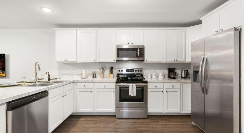Newark (NJ) Traveler Haven XL NYC & NWK with free parking 4-Star Accommodation restaurant