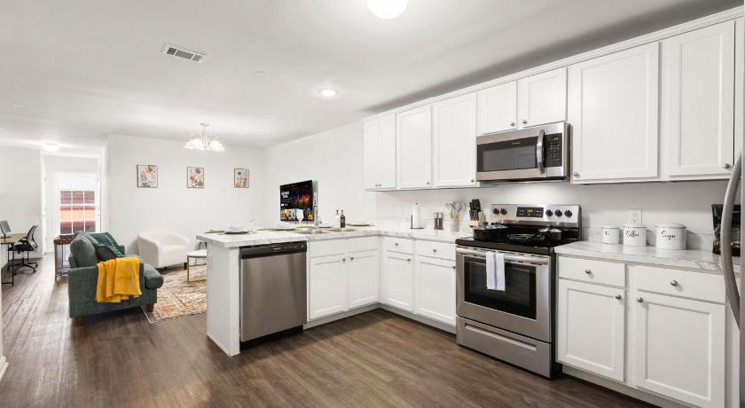 Newark (NJ) Traveler Haven XL NYC & NWK with free parking 4-Star Accommodation pool
