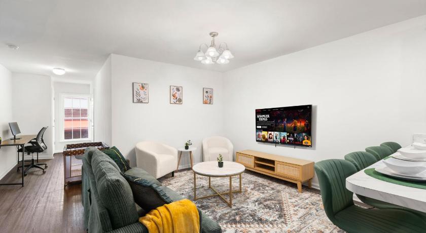 Newark (NJ) Traveler Haven XL NYC & NWK with free parking 4-Star Accommodation suite