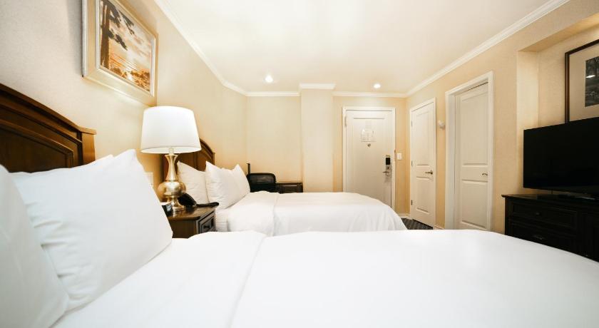 Image of 1 Full Bed 3