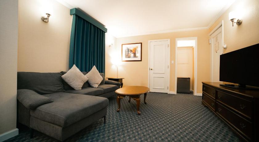 Image of 1 King Bed 13