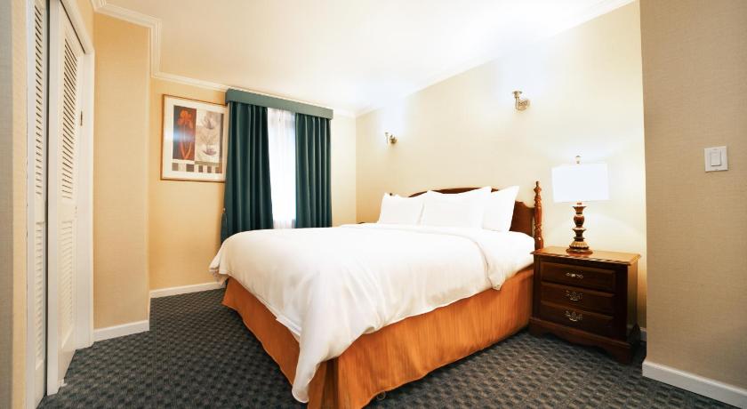 Image of 1 King Bed 11