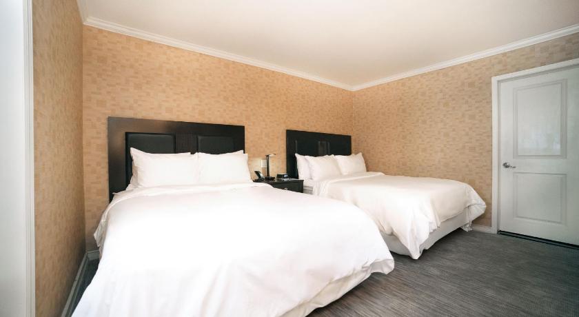 Image of City View - 2 Queen Beds Suite 13