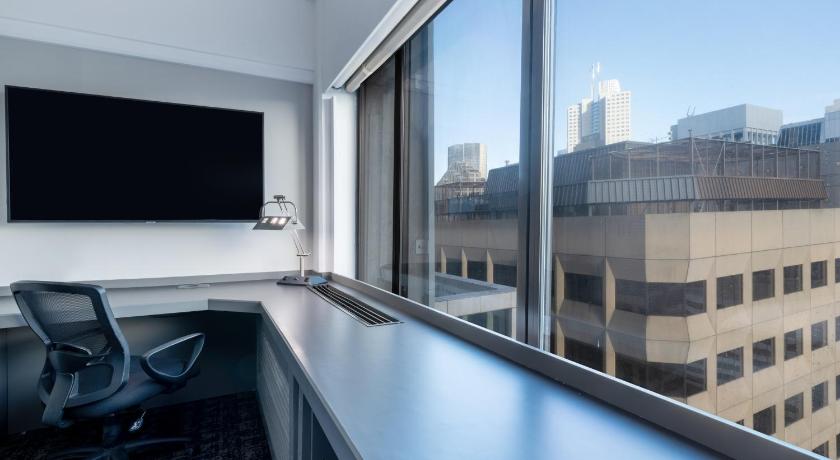 Image of Queen Room with Bath Tub - Disability Access 3