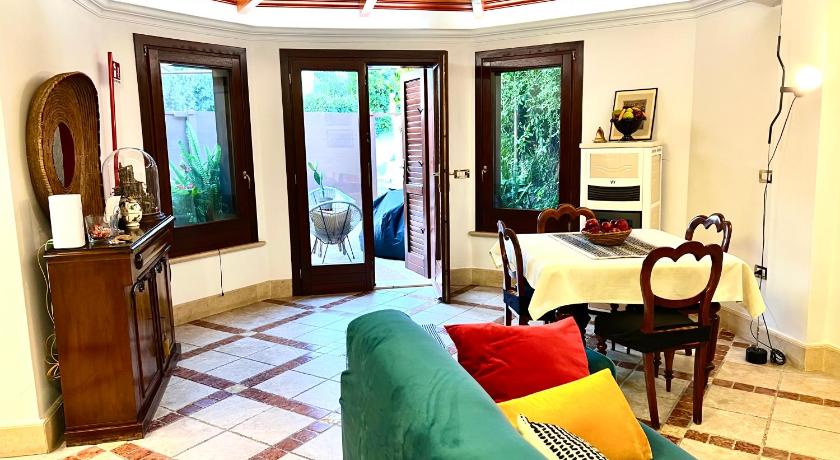 la casetta tra laguna e mare Poetto