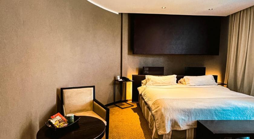 Image of Suite with  View 6