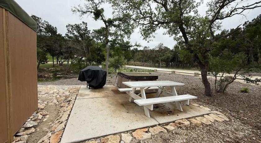 峡谷湖 (TX) Gentry- Luxury Yurt-Cabin - Family Glamping Canyon Lake w Private Hot Tub 3星级 住宿 餐厅
