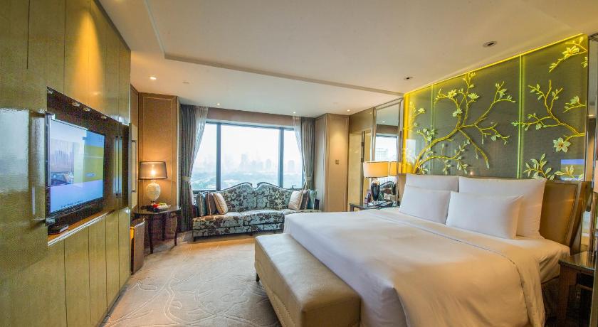Image of Executive Deluxe King Room with River View 1