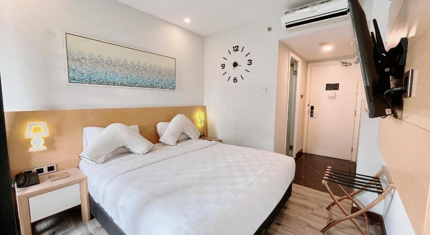 Image of Deluxe Room King Bed 1