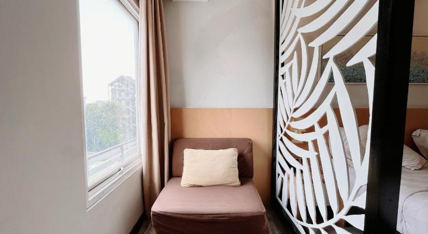 Image of Deluxe Room King Bed 8