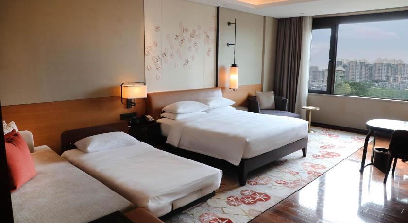 Image of Family Room, Deluxe 1