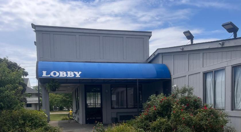 Monroe (MI) Stay-Well Inn - Monroe 3-Star Hotel lobby