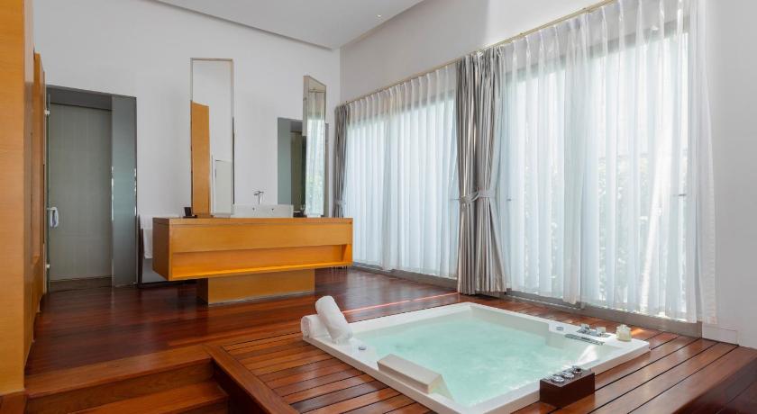 Image of Beachfront Three-Bedroom Wave Pool Villa - Spa Inclusive 9