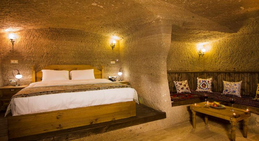 Caldera Cave Hotel